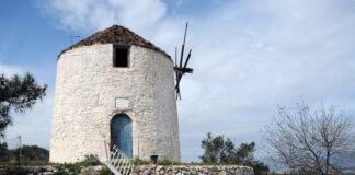 Οι ανεμόμυλοι της Σαλαμίνας Σαλαμίνα Ανεμόμυλοι