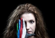 Άννα Μπουρμά: “Η Τέχνη μου δίνει την μοναδική ευκαιρία να μπορώ να βλέπω τον κόσμο από μέσα προς τα έξω!” ta 5 stoixeia_anna_bourma