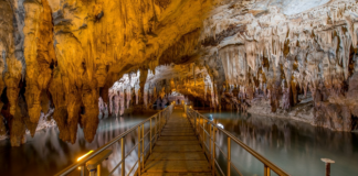 Σπήλαιο Πηγών Αγγίτη