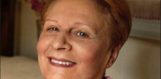 Καιρό πριν φύγουν, Έλενα Στριγγάρη