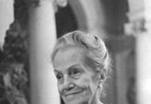 Αν με αγαπάς, με αγαπάς ολόκληρα, Ντούλσε Μαρία Λοϊνάς