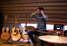 Το να παίζεις κιθάρα συμβάλλει στη μείωση του άγχους σου