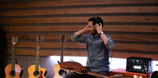 Το να παίζεις κιθάρα συμβάλλει στη μείωση του άγχους σου