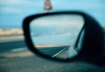 Πίσω από το φως που αναβοσβήνει, Νίκος Τσιλιβαράκος