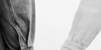 Η παραμονή, Μάνος Λαμπράκης